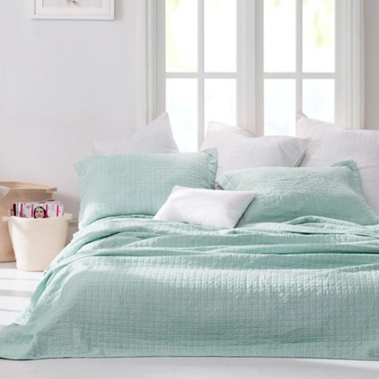 Scegliere la giusta biancheria da letto solida per la tua camera da letto